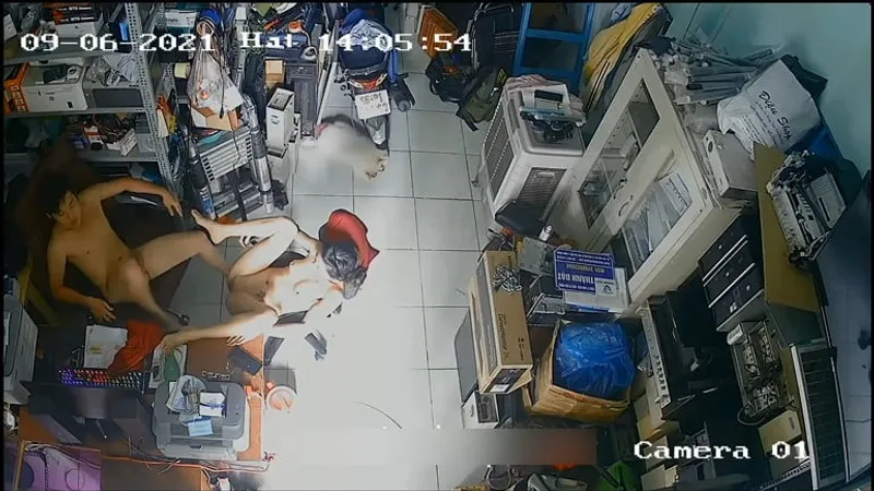 Bà xã ông xã quan hệ nhau trong của hàng máy tính